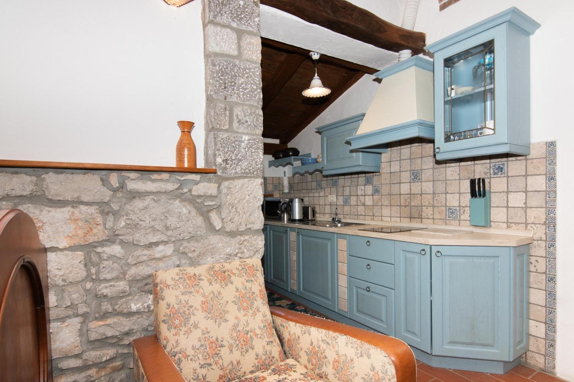 Apartments Valentinus 1800 Sezana Exterior photo