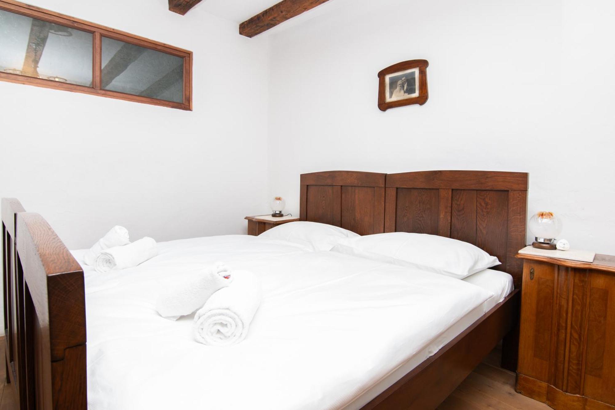 Apartments Valentinus 1800 Sezana Exterior photo
