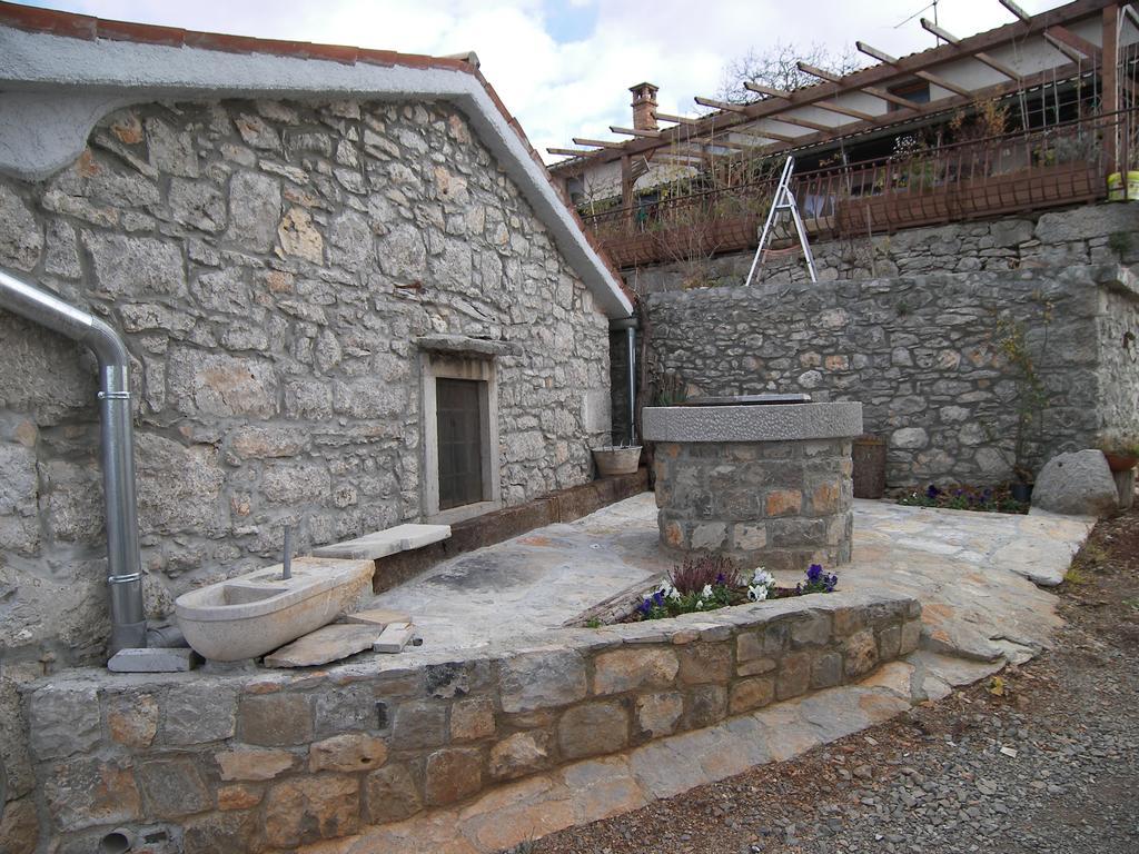 Apartments Valentinus 1800 Sezana Exterior photo